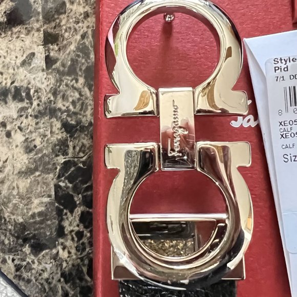 Luxury Elegance: Salvatore Ferragamo Reversible Belt - Picture 8 of 14